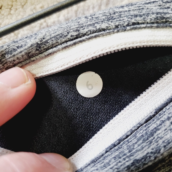 Lululemon Run Speed Black Grey Running Athletic Shorts 6 - Picture 5 of 8